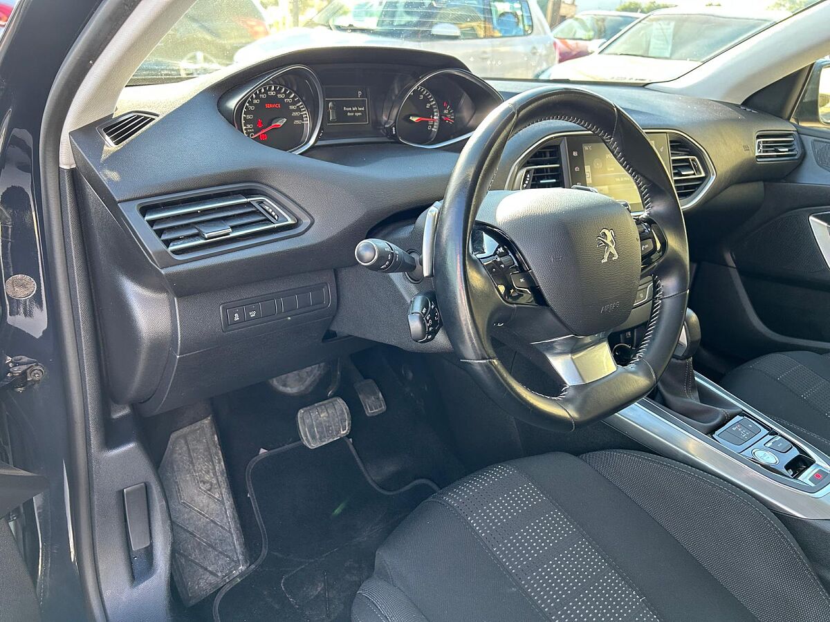 PEUGEOT 308 ALLURE 1.2 E-THP AUTO SPANISH LHD IN SPAIN 40000 MILES SUPERB 2017